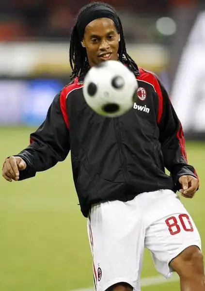 拭目以待 拭目以待